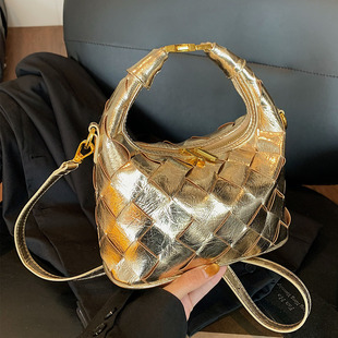 2025夏季新款时尚潮流小众设计编织手提包女高级感百搭通勤包包