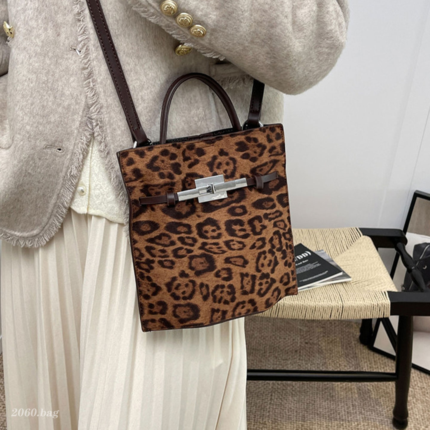 洋气时尚单肩斜挎精致豹纹通勤休闲百搭2025冬季女式手提水桶包包