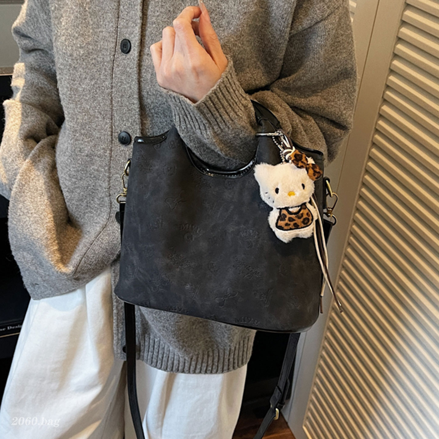 时尚韩版新款洋气单肩休闲百搭斜挎手提简约2025秋冬女式水桶包