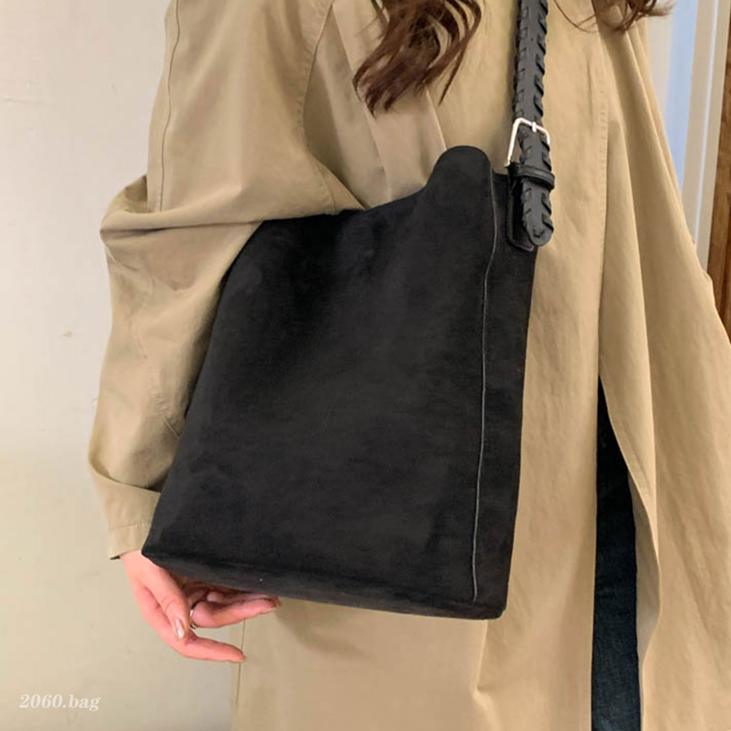 时尚精致休闲百搭简约上班通勤单肩斜挎气质2025秋冬女式水桶包