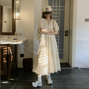 米白色连衣裙女夏季2023文艺复古法式甜美泡泡袖别致森系仙女裙子