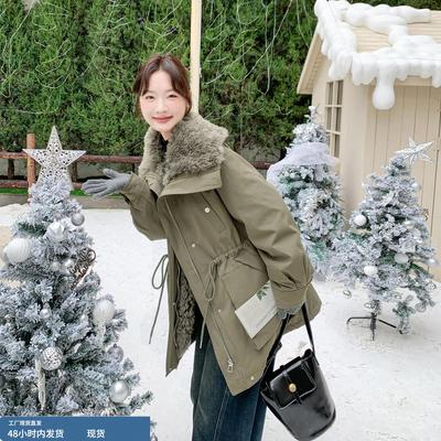 军绿色抽绳收腰中长款工装羽绒服女冬季2025年新款90绒保暖派克服