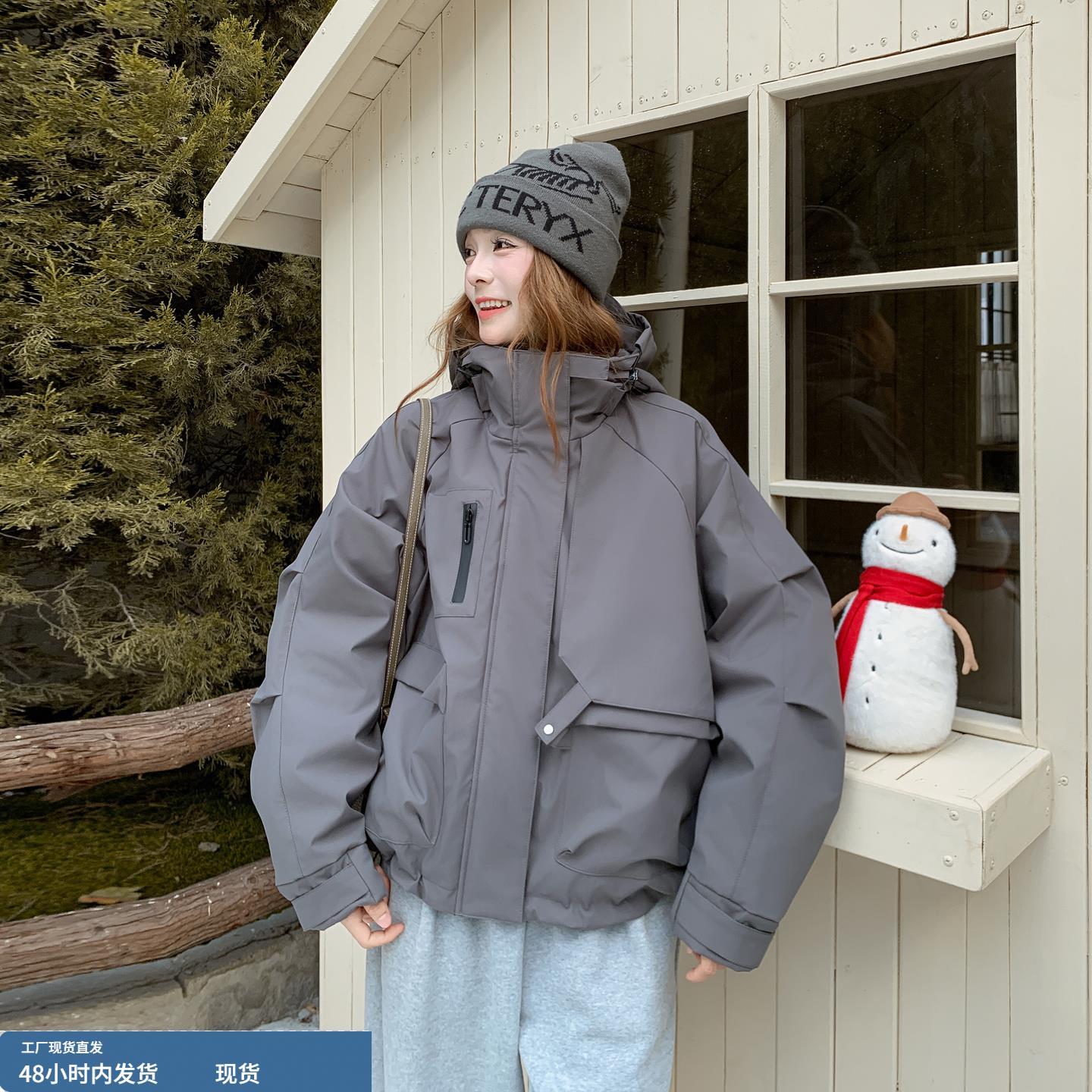 灰色韩范盐系穿搭工装连帽冲锋羽绒服女冬季2025新款90白鸭绒外套