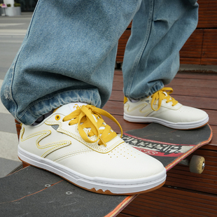 极路客蚁系列黄色刮刮乐面包鞋男女款板鞋减震专业滑板鞋
