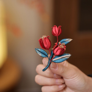 中式红色胸针搭配毛衣铃兰花缠花胸花结婚用女士气质别针衣服装饰
