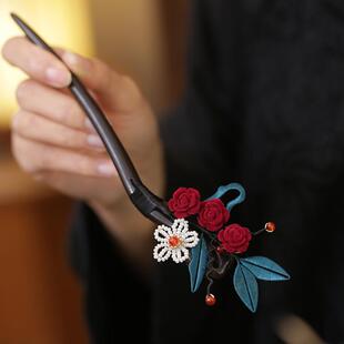 玫瑰花红色发簪配马面裙缠花簪子盘发檀木簪结婚发饰秋冬秀禾头饰