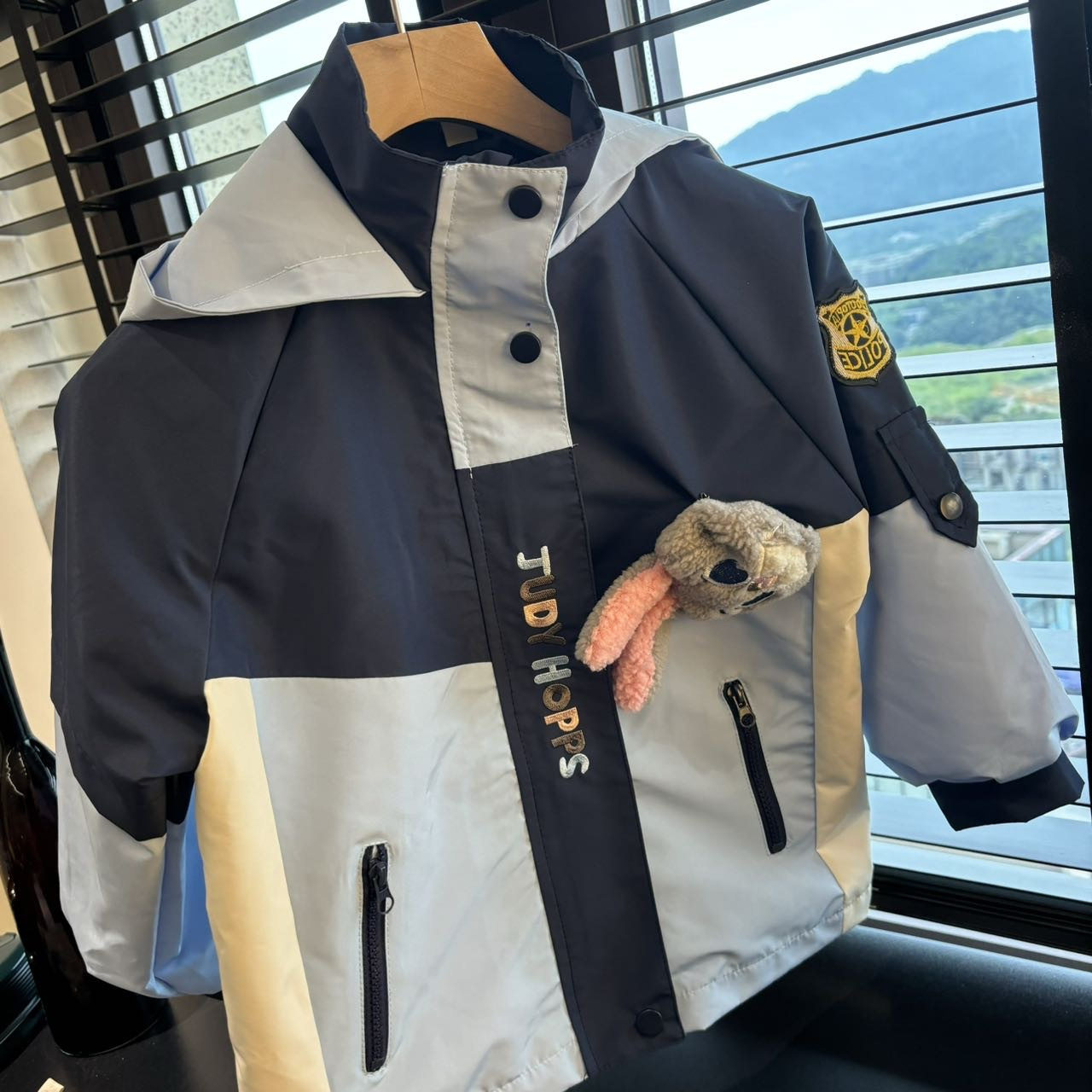 包邮春秋儿童外套女宝宝120-160防风冲锋衣新款兔子连帽蓝色风衣