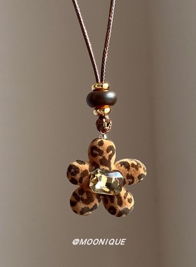 美拉德复古植绒豹纹花朵吊坠项链女秋冬高级感时尚独特毛衣链配饰