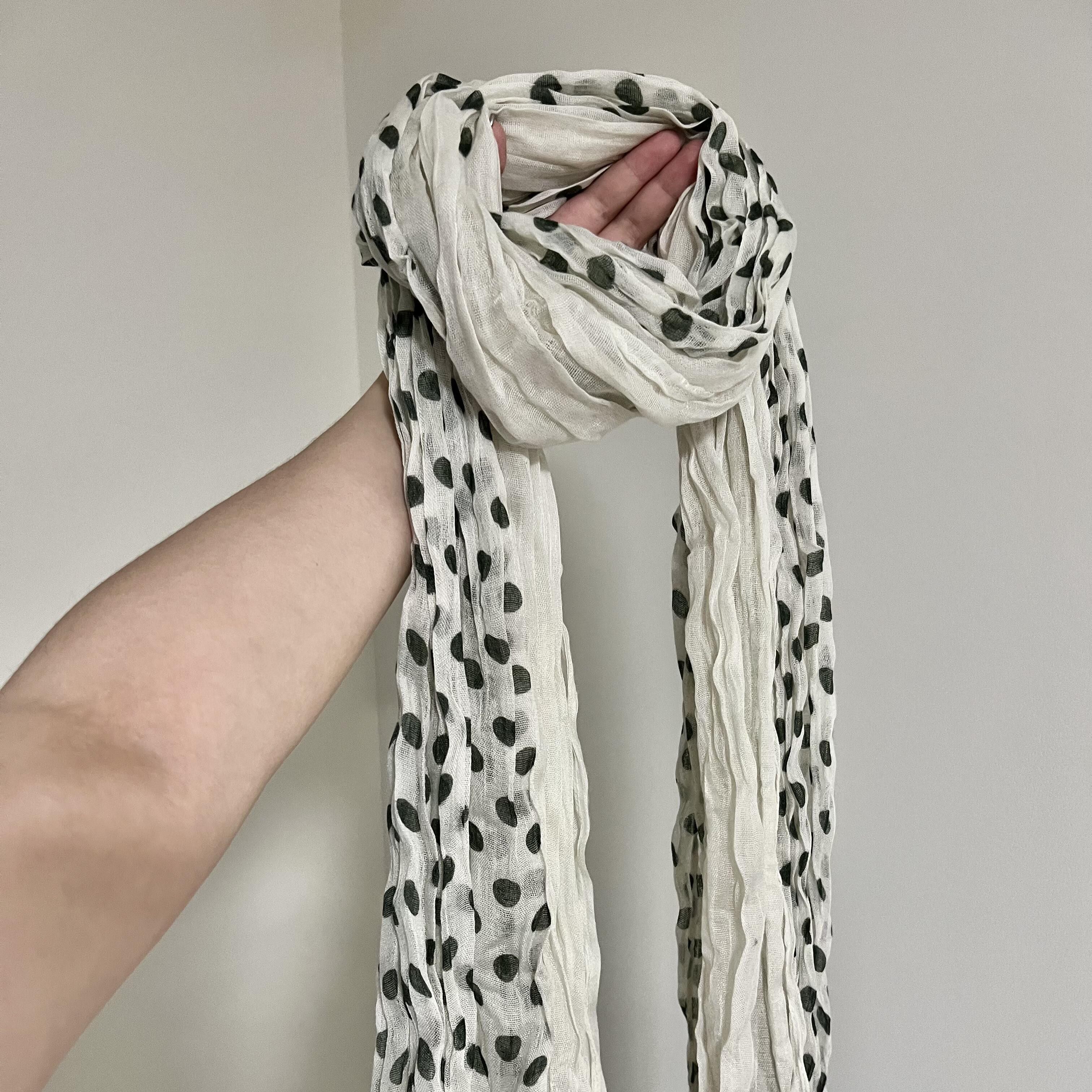 韩系新款米白色波点薄款丝巾女秋冬小众设计褶皱百搭保暖护颈围脖