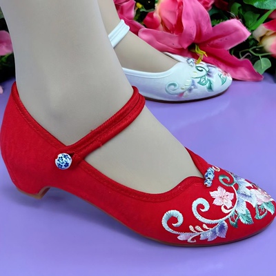 2025新款老北京布鞋女软底刺绣盘扣舞蹈鞋中国风绣花鞋复古单鞋女