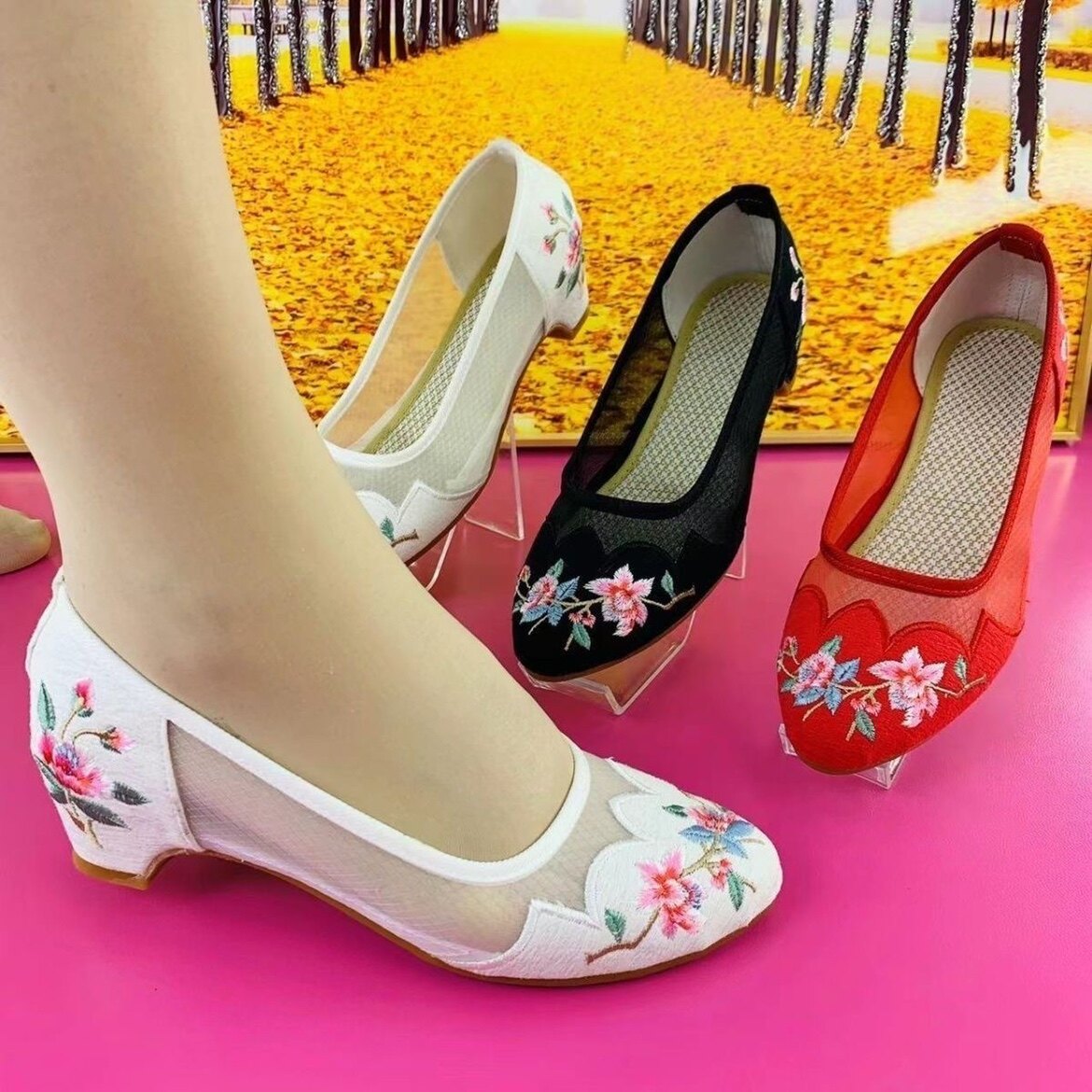 最新款网纱布鞋女绣花鞋正宗老北京布鞋民族风女鞋广场舞鞋妈妈鞋