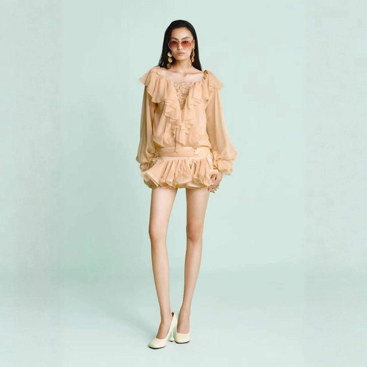 澳洲小众2025秋季手工钉花荷叶边设计蕾丝拼接短款连衣裙女长袖