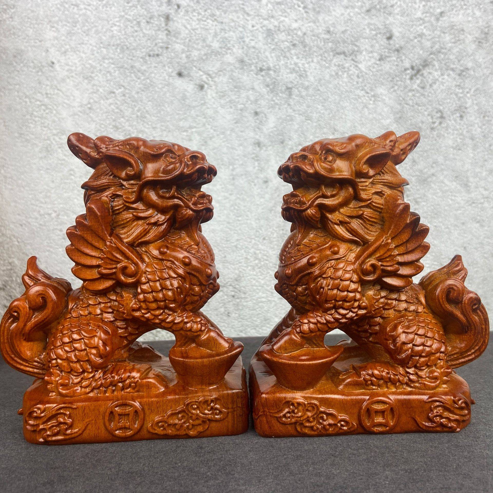 黑檀木雕麒麟摆件实木质雕刻一对麒麟居风水乔迁礼品木头工艺品