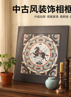 设计师搭配好装饰画中古风相框画