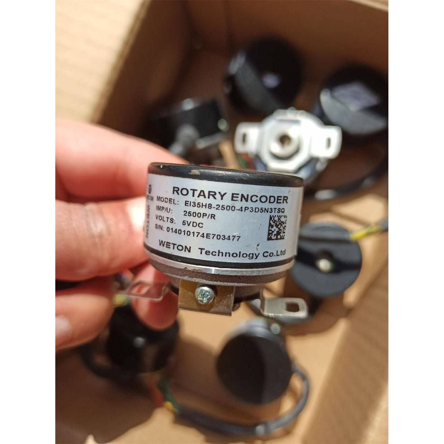 二手编码器 EI35H8-2500-4P3D5N3TSQ 功能包好 质保三个月 现货