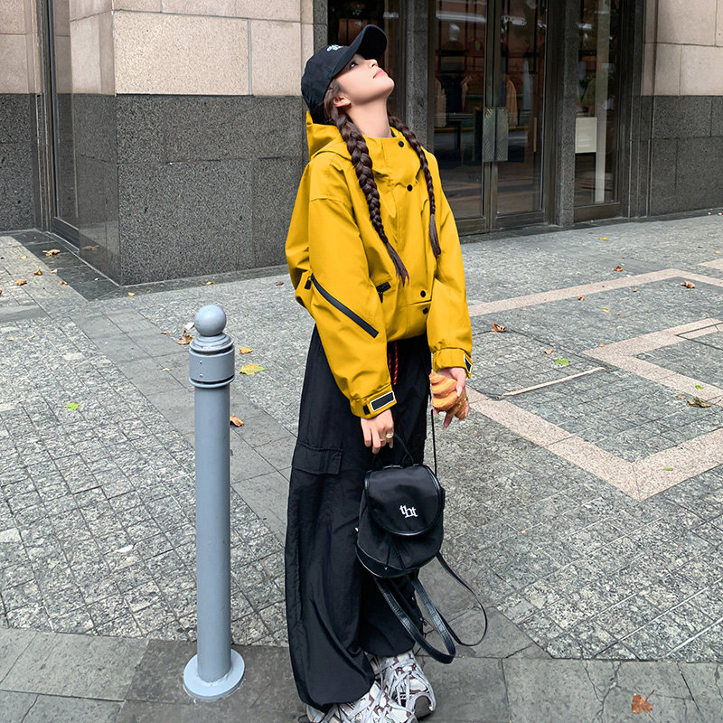 美式安可拉红短款连帽冲锋衣外套女春秋2025新款超好看高级感夹克,女装短外套,2C301