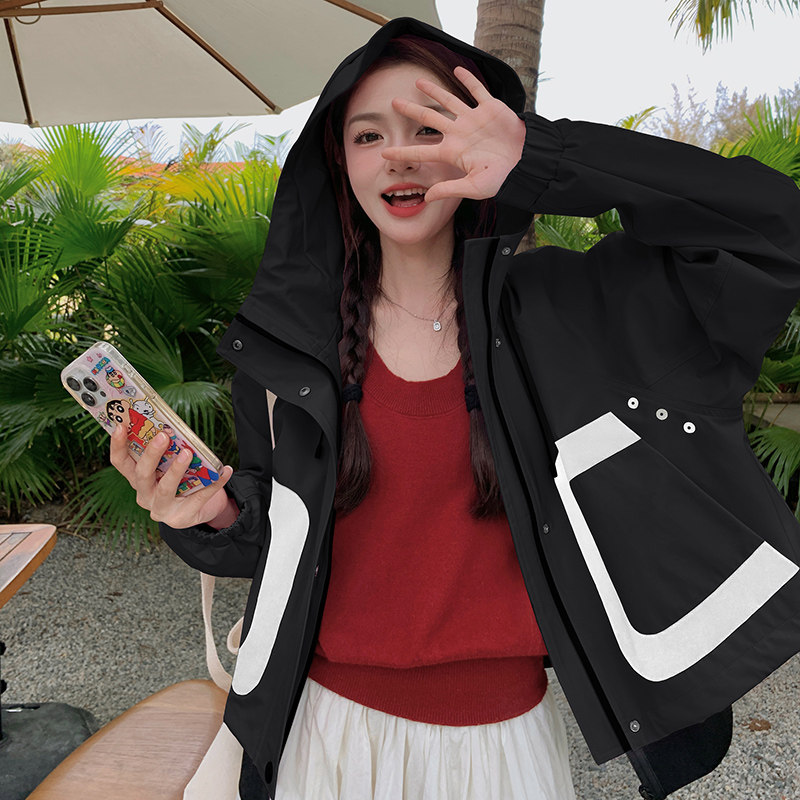 现货2024图新款假两件设计感冲锋衣外套8586-P155-K228,女装短外套,2C301