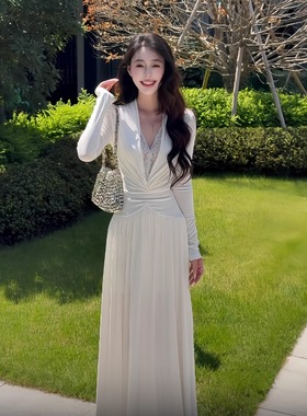 纯欲风蕾丝v领长袖连衣裙女2025秋季新款设计感收腰a字白色长裙子