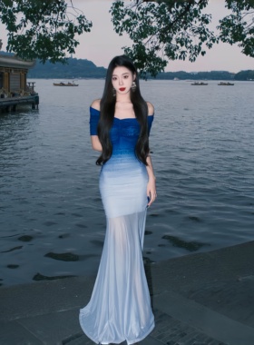 高级感蓝色渐变网纱一字肩鱼尾裙女御姐生日宴会礼服裙度假抹胸裙