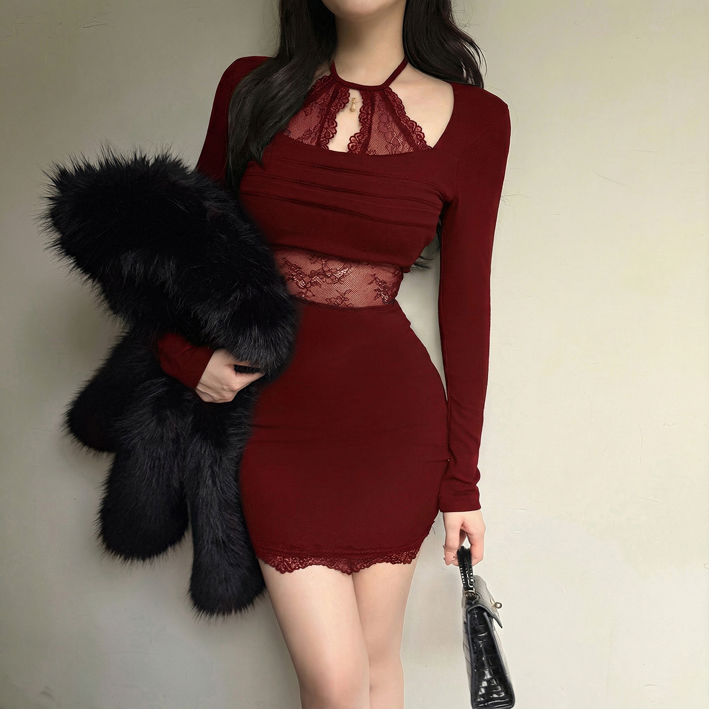 圣诞氛围挂脖镂空修身包臀连衣裙