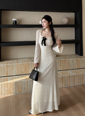 法式温柔风白色方领蕾丝连衣裙女秋季新款毛织收腰显瘦气质长裙子