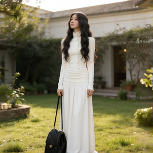 法式复古简约白色高领连衣裙女冬季收腰显瘦长裙设计感高腰包臀裙