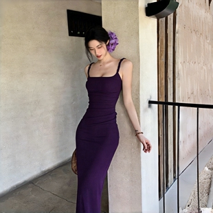 御姐风针织紫色方领吊带连衣裙女高级感简约基础修身 收腰包臀长裙