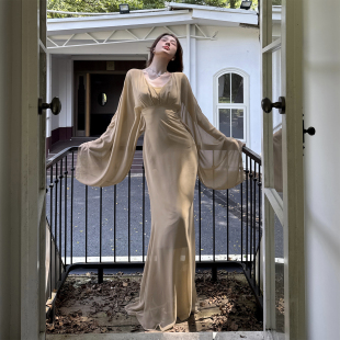 古典气质轻奢高级感V领连衣裙女2026春新款长袖网纱两件套包臀裙