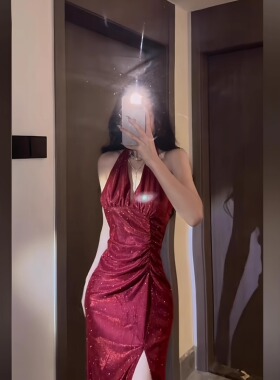 早春约会战袍闪闪挂脖红色礼服裙女高级感生日宴会气质礼服长裙子