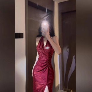 圣诞晚会战袍闪闪挂脖红色礼服裙女高级感生日宴会气质礼服长裙子