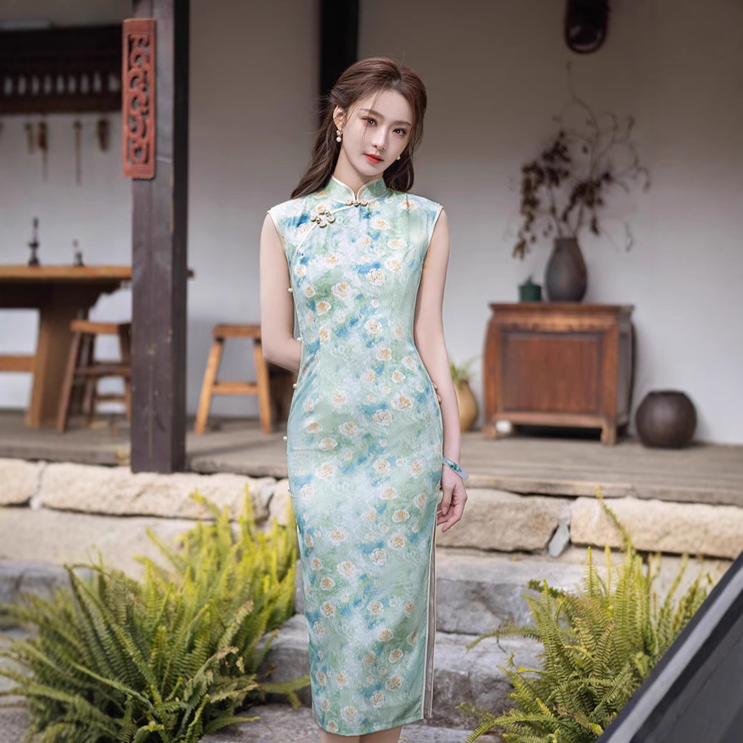佰红韵绿色新中式改良旗袍2025新款优雅高端绝美夏季长款