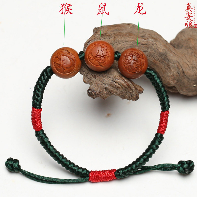 桃核属猴鼠龙三合手链本命年红绳图片