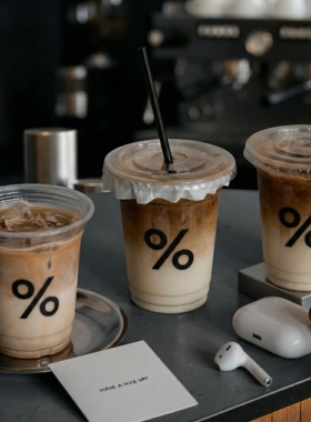 网红%一次性咖啡杯带盖吸管塑杯冷饮杯奶茶杯定制350400毫升冰杯