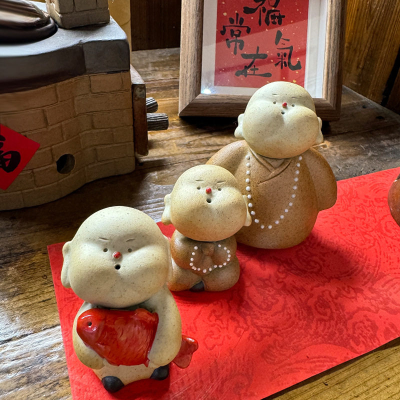 彩砂陶瓷功夫小和尚紫砂小沙弥茶宠茶盘茶具配件精品茶玩可养摆件