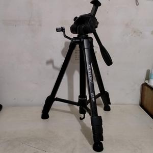 全新/二手云腾vct-668三脚架。高低可调。最高1.5米左，议价商品