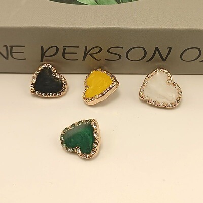 小香风纽扣大衣心型金属