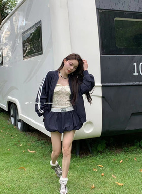 运动风套装女2024秋冬新款双杠条拉链冲锋衣外套花苞短裤两件套