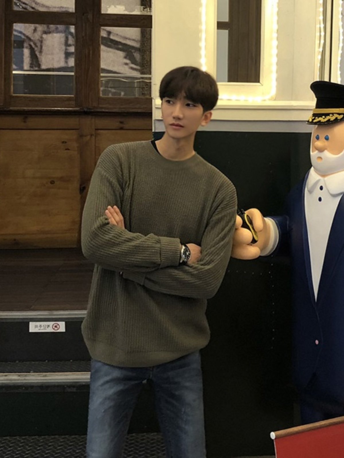 스웨터 남성 니트 스웨터 가을 겨울 신선한 바닥 스웨터 풀오버 라운드 넥 일본 캐주얼 따뜻한 스웨터 인터넷 연예인 같은 스타일