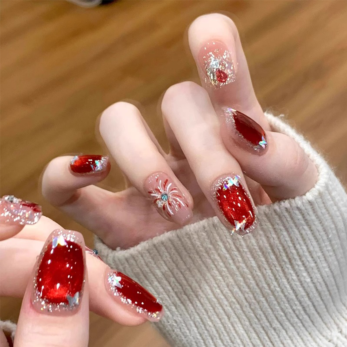 新年红色烟花穿戴甲2025新款高级感纯手工短款爆闪显白新年美甲女,彩妆/香水/美妆工具,穿戴甲/甲片,淘宝优惠券,粉丝福利购,淘宝优惠卷
