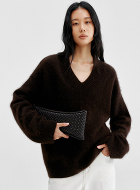 边也bie奶呼呼软糯羊毛针织衫长袖宽松上衣女装慵懒风套头v领毛衣