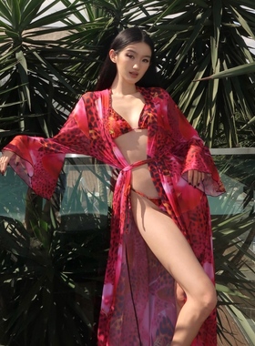 WHIMSY·粉红豹花朵印花性感度假风温泉比基尼浴袍罩衫三件套