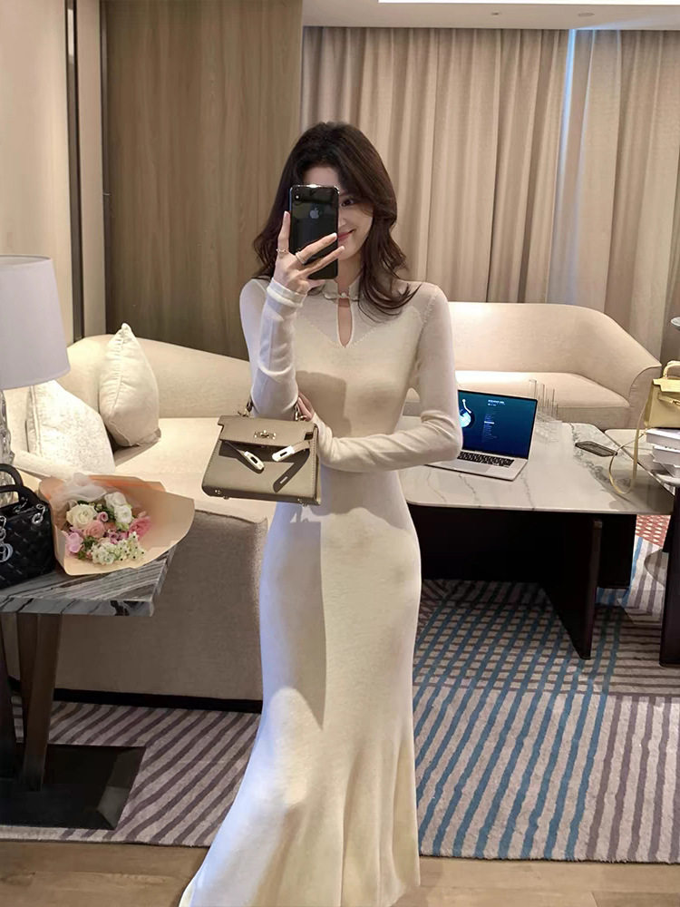 新中式旗袍穿搭女装秋冬大衣内搭气质鱼尾户外长裙白色针织连衣裙