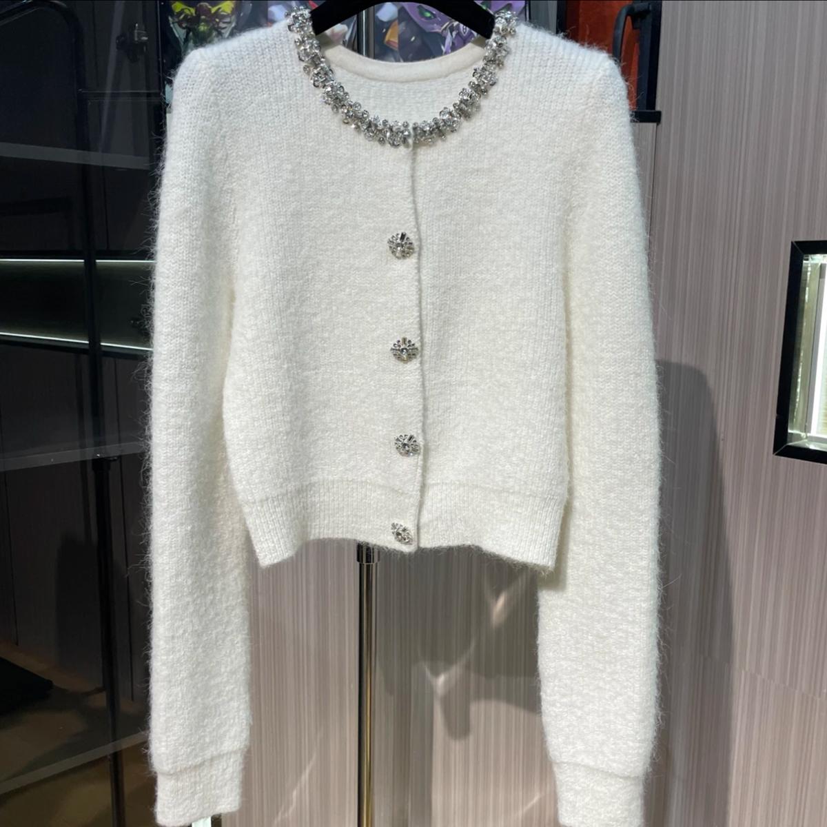 欧货高级感圆领镶钻小香风毛衣女2024冬今年流行的设计款针织开衫