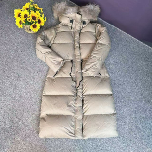 蘑菇英国代 TYZHURA 25新款燕麦色大毛领长款羽绒服