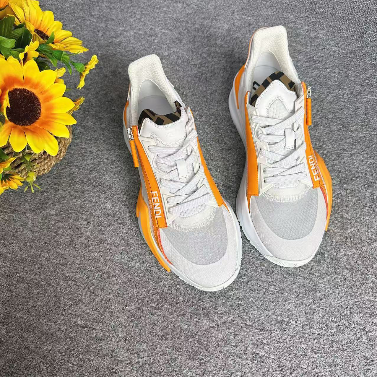 蘑菇英国代 网面运动休闲鞋、老爹鞋 轻微摆放痕迹