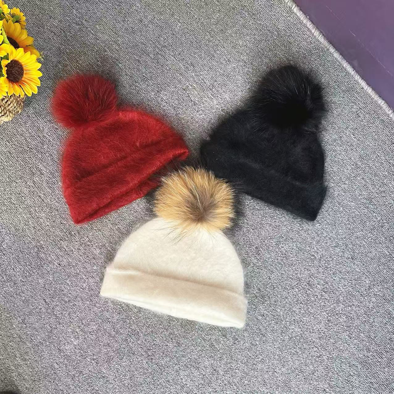 蘑菇英国代 TYZHURA 红色 白色 黑色 皮草球羊绒针织帽