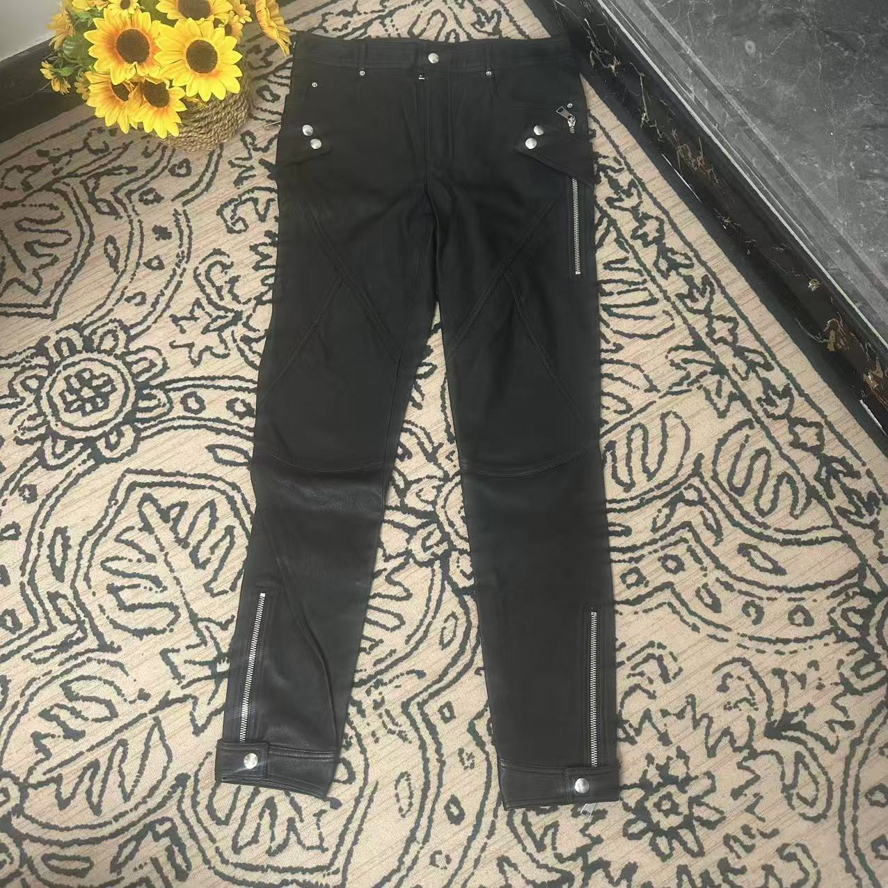 蘑菇英国代 黑色拉链设计机车中腰皮裤 42码 臀围98