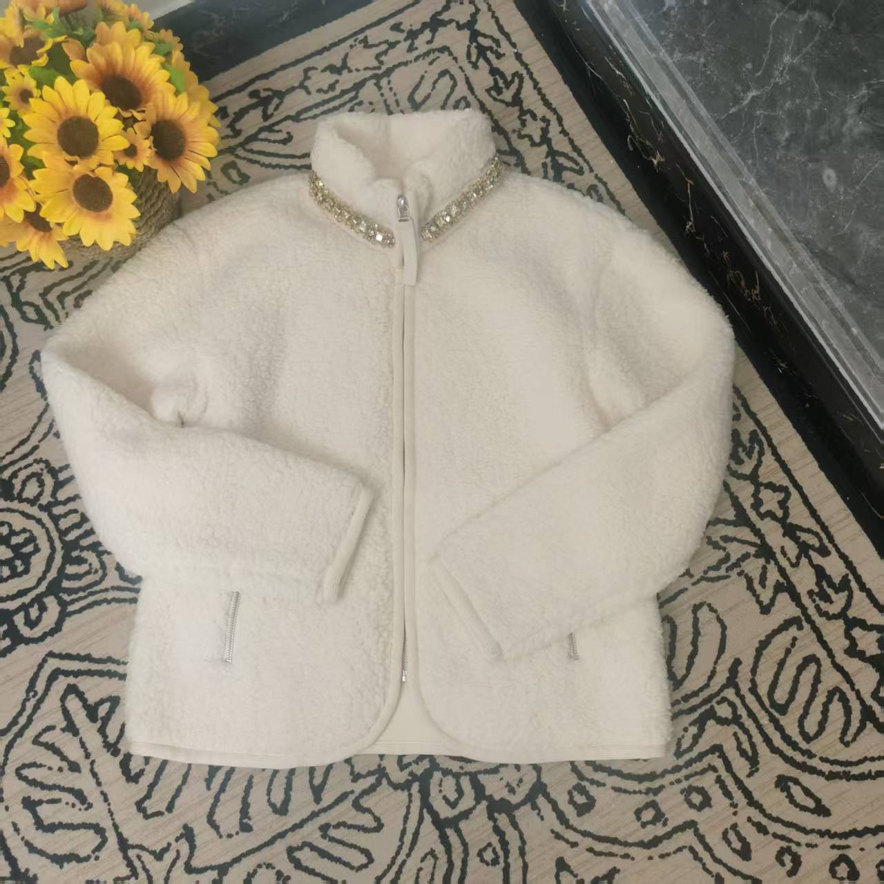 蘑菇英国代购 TYZHURA 特价 25早春 白色重工水钻羊羔绒外套