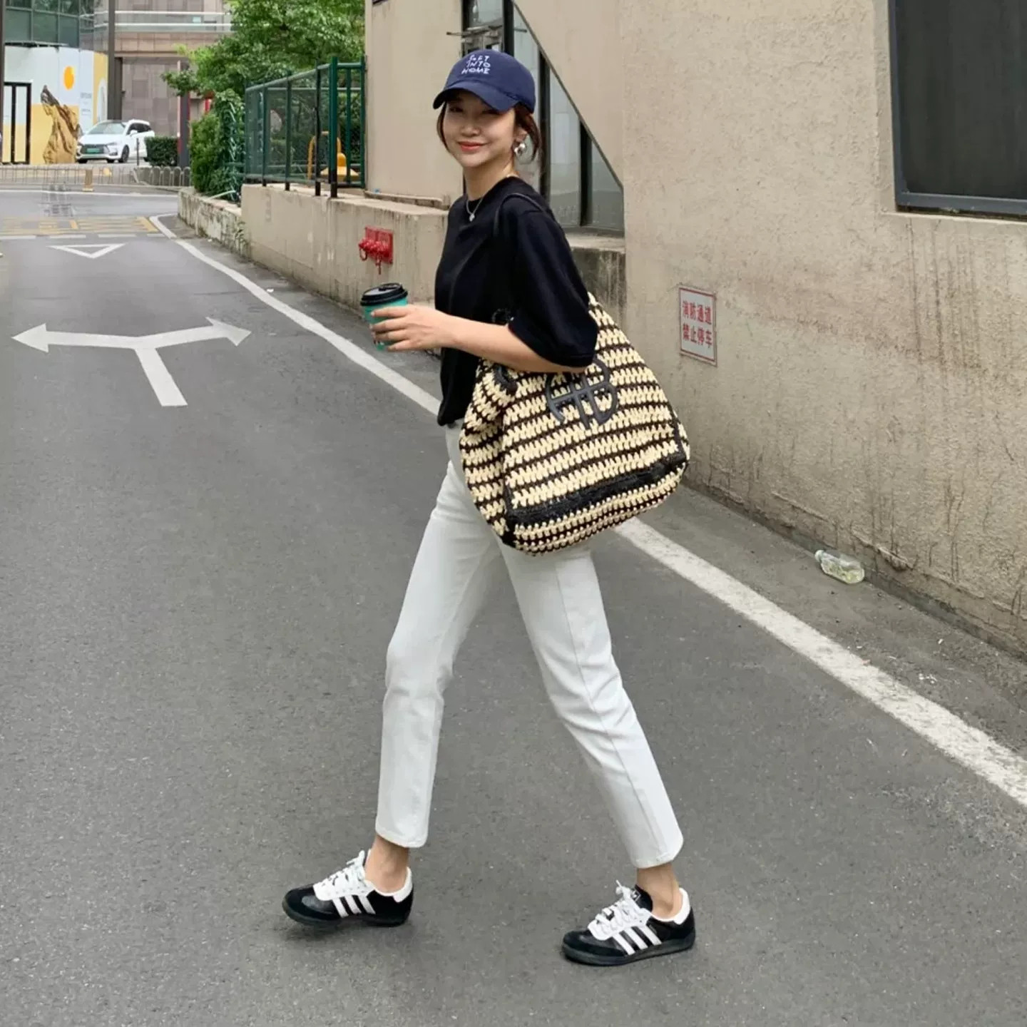白色高腰显瘦百搭直筒修身九分小个子烟管牛仔裤女秋季休闲直筒裤