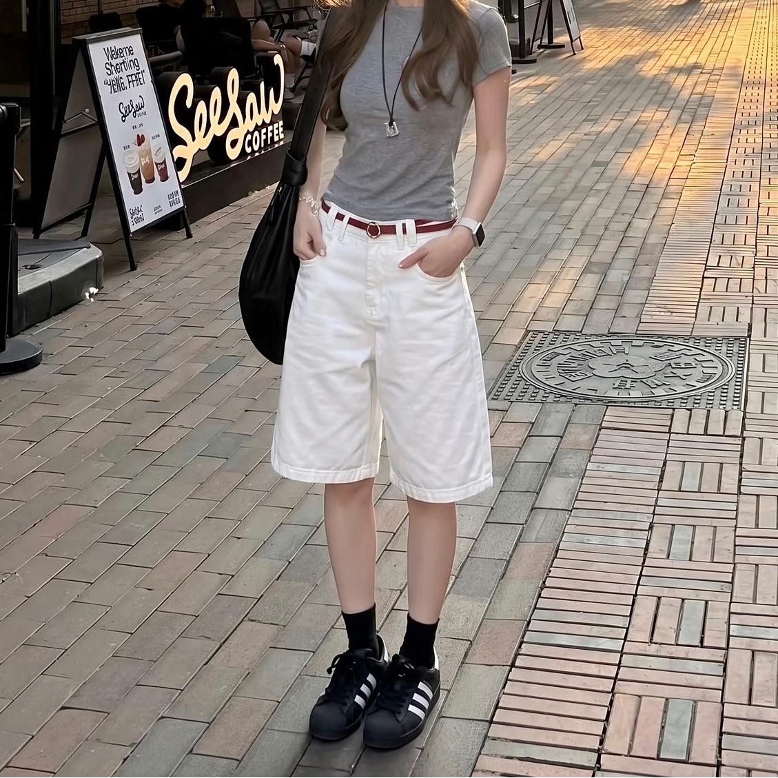 白色气质牛仔短裤女夏天外穿时尚新款爆款高腰显瘦百搭宽松五分裤图片